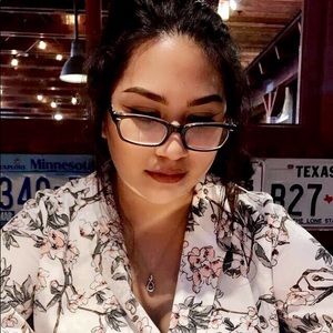 Meet your Posher, Julia